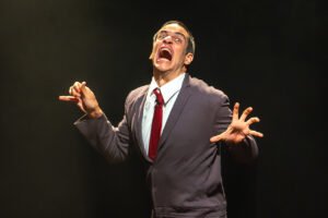 Mateus Solano apresenta “O Figurante” no Teatro Trianon, sábado e domingo